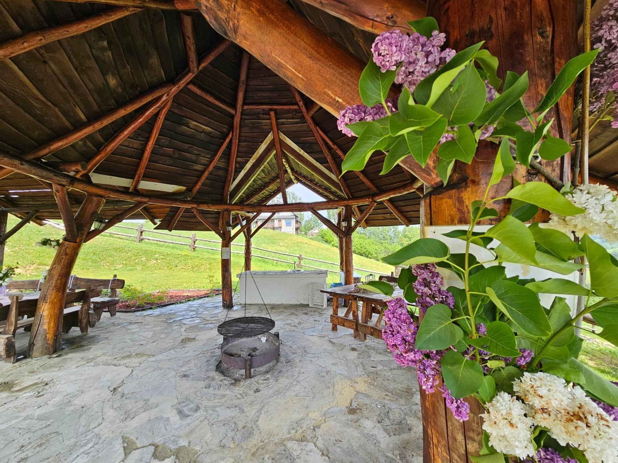 Chata W Bieszczadzie Apartamenty I Domki Z Basenem Bieszczady Polańczyk Exterior foto