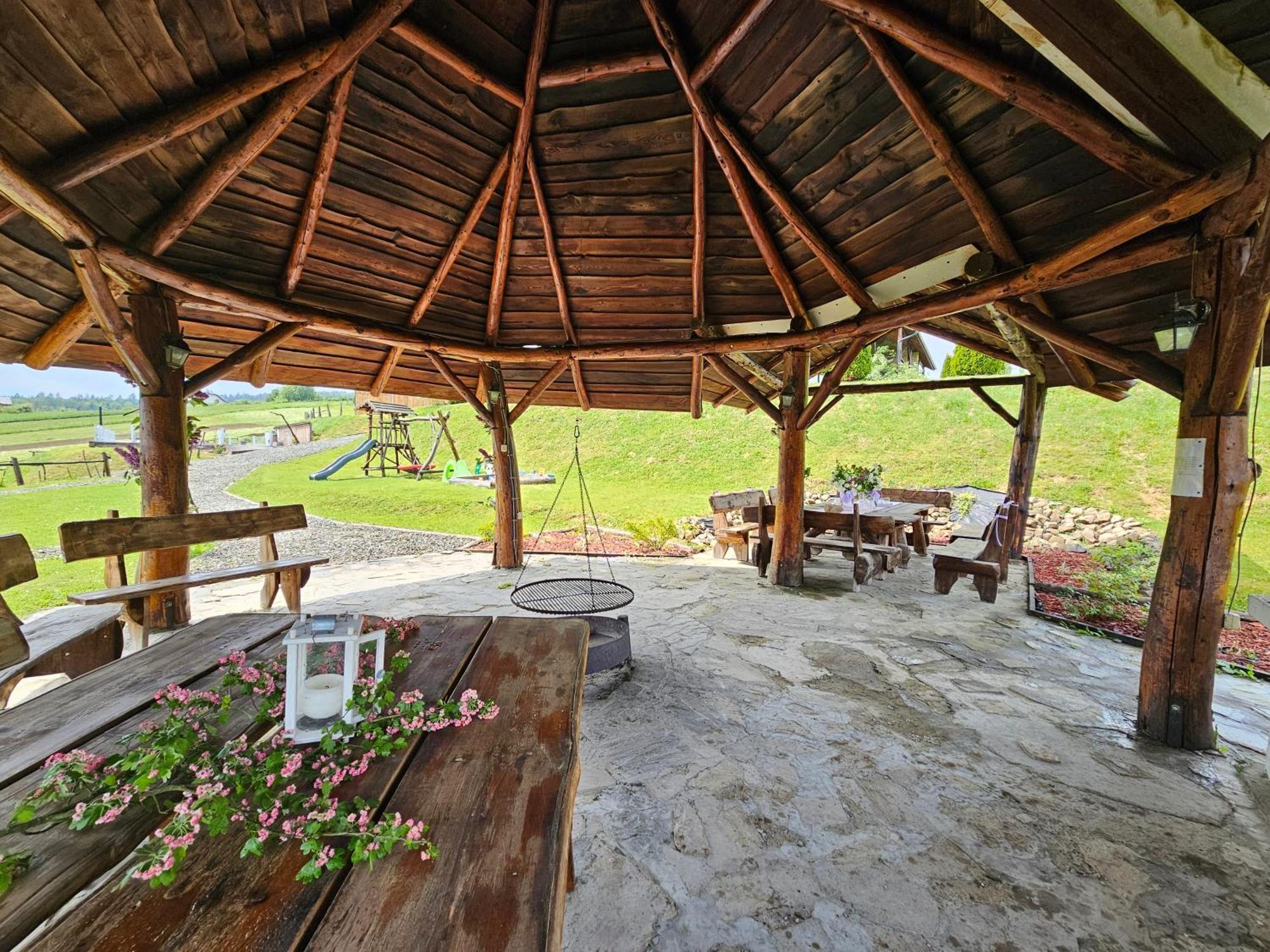 Chata W Bieszczadzie Apartamenty I Domki Z Basenem Bieszczady Polańczyk Exterior foto